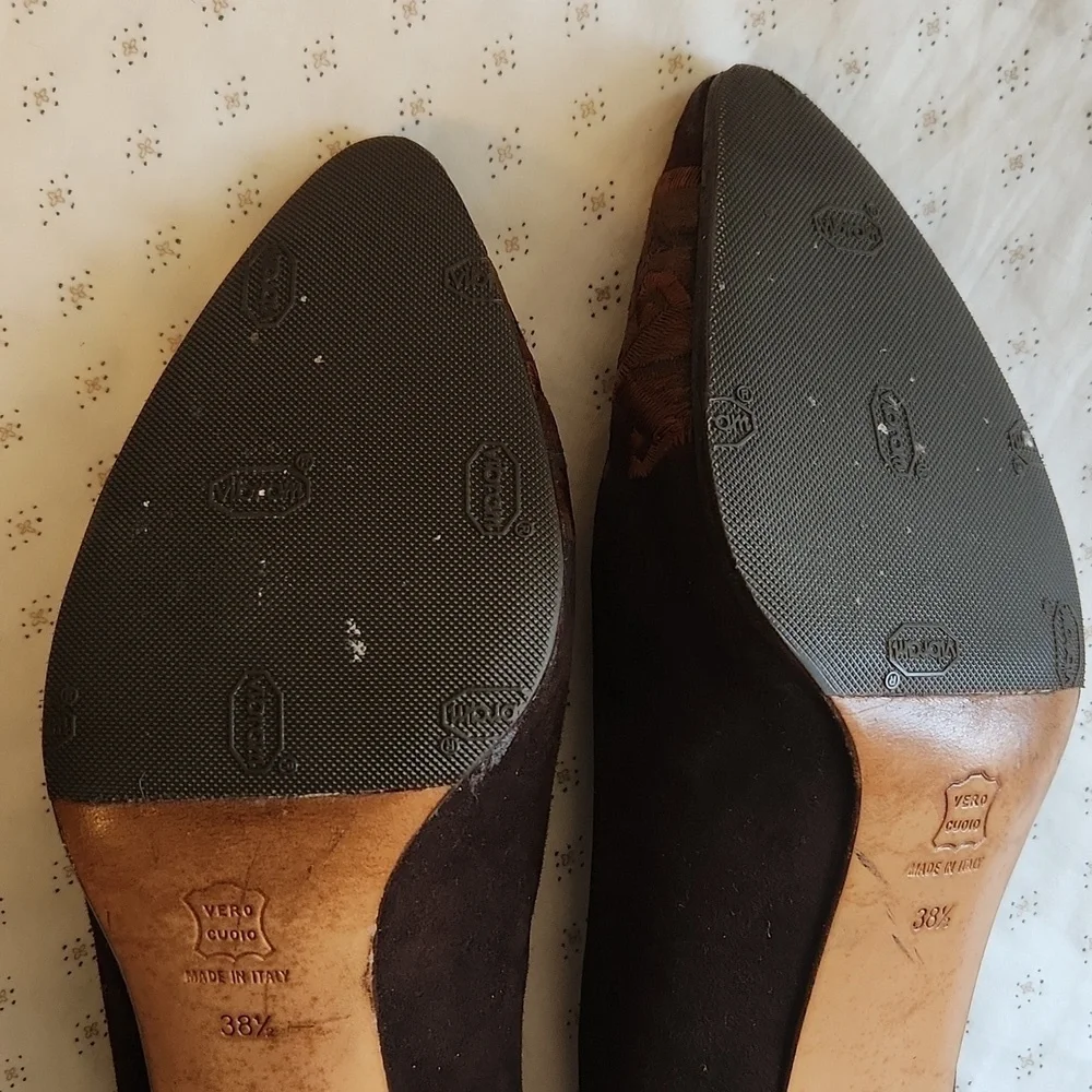 Sergio Rossi Brown Suede Embroidered Toe Kitten Heels Pumps sz 38.5/8.5